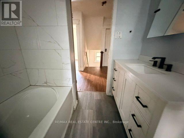 512 Downie Street Property Photo 6