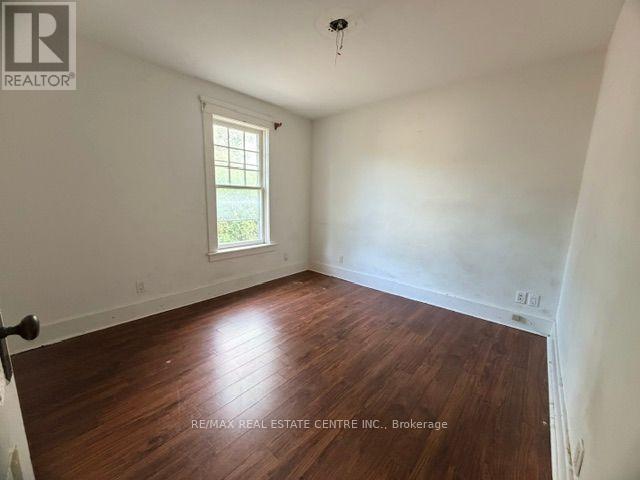 512 Downie Street Property Photo 7