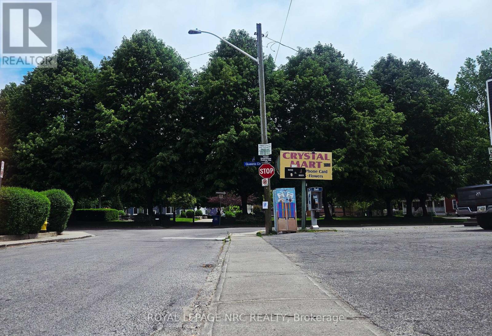 #4 - 74 Queens Circle Property Photo 7