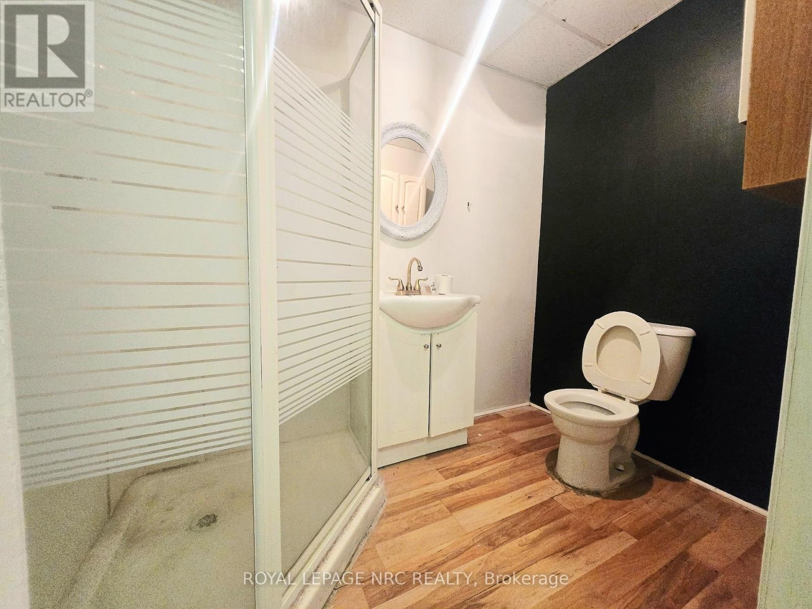 #4 - 74 Queens Circle Property Photo 14