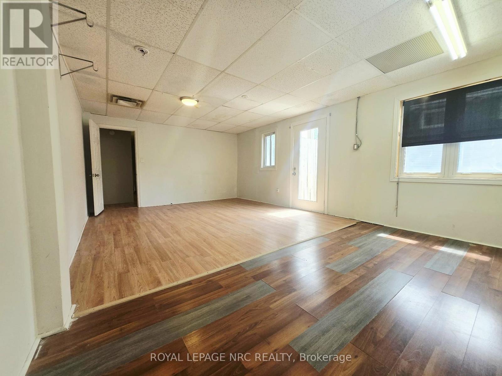 #4 - 74 Queens Circle Property Photo 15