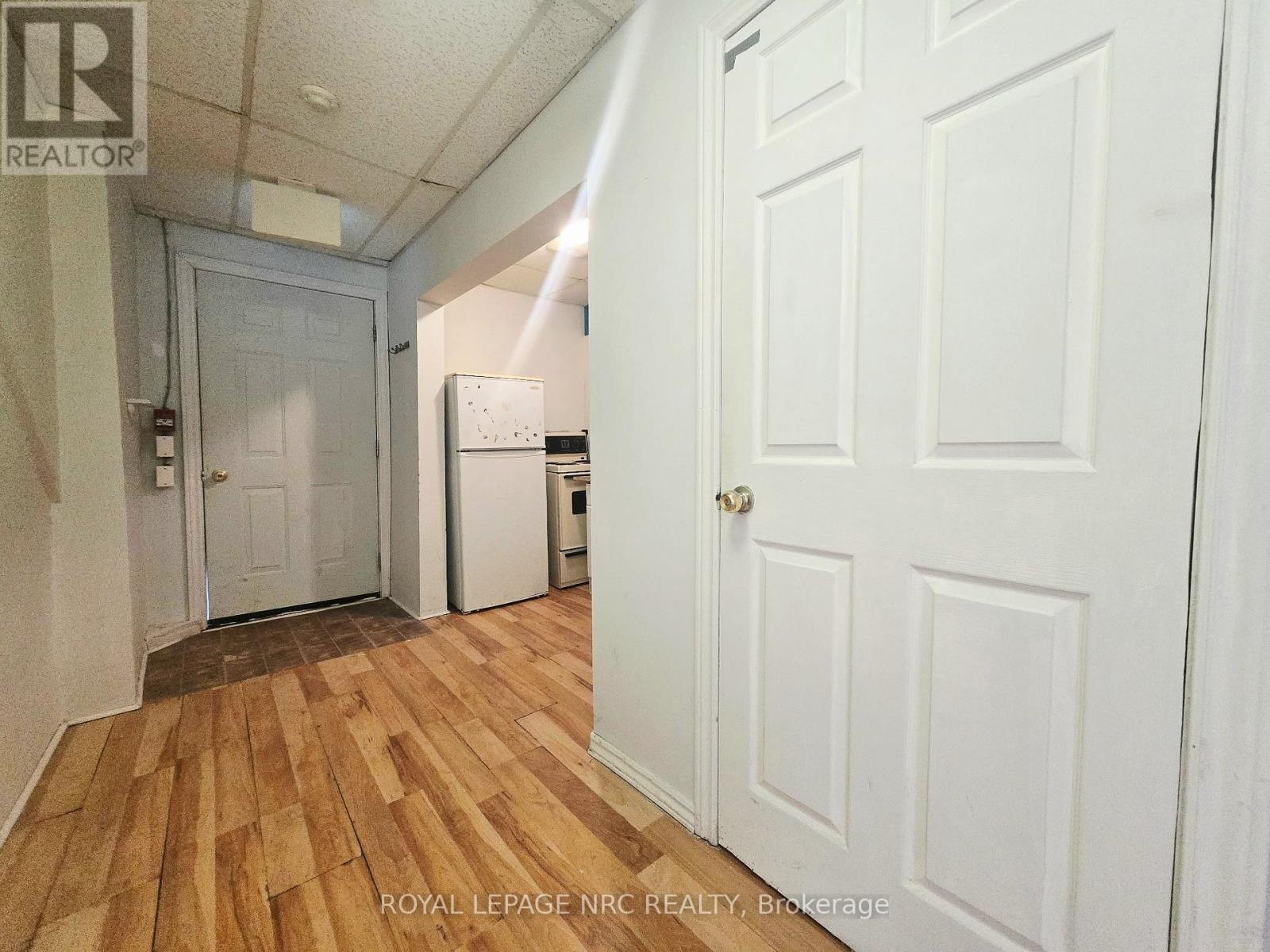 #4 - 74 Queens Circle Property Photo 16