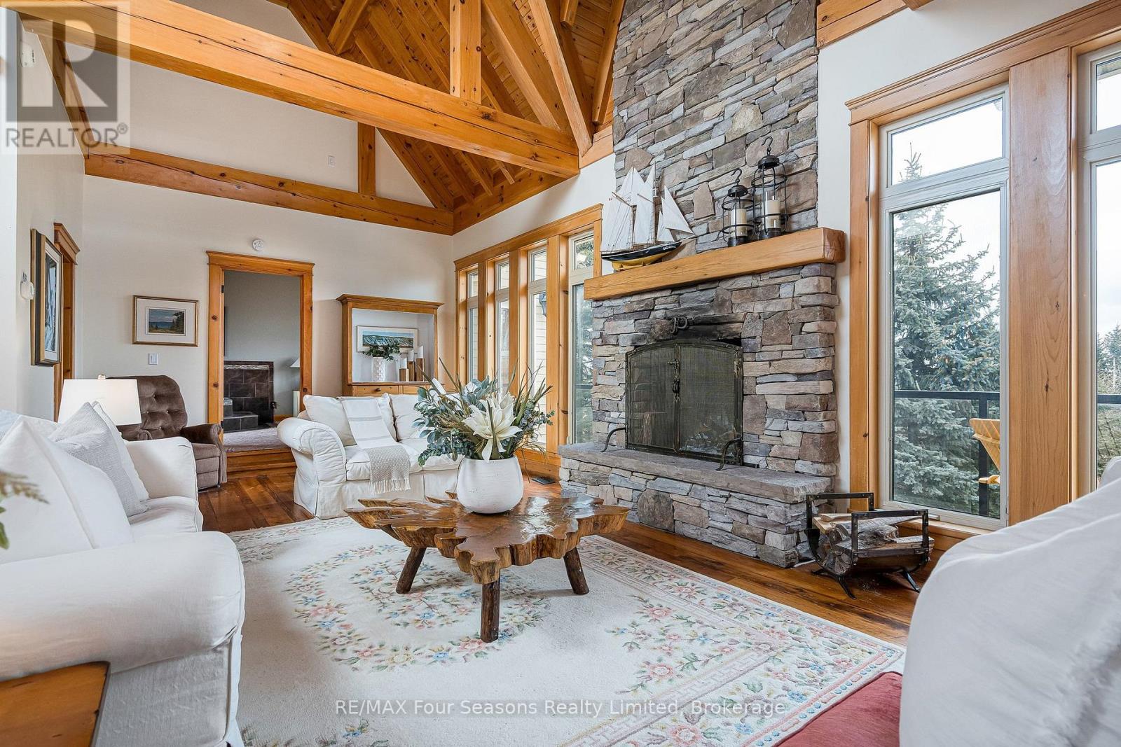 147 Lakeshore Road E Property Photo 6