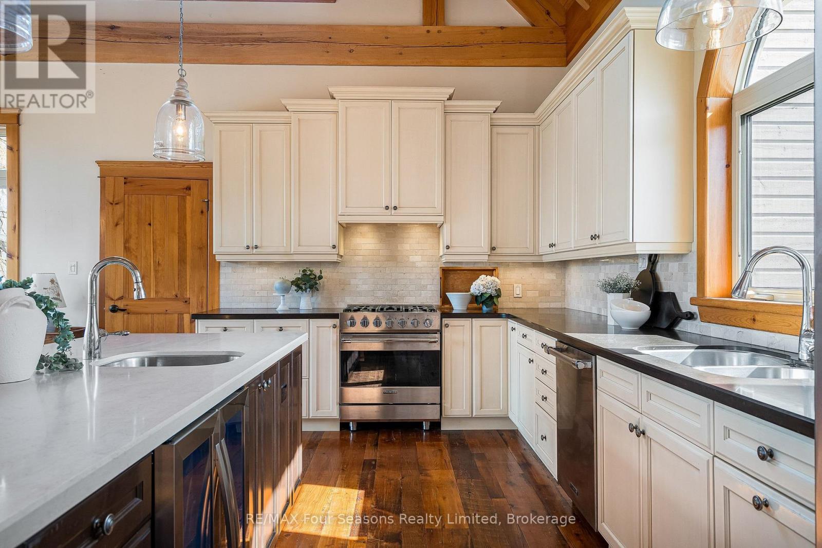 147 Lakeshore Road E Property Photo 13