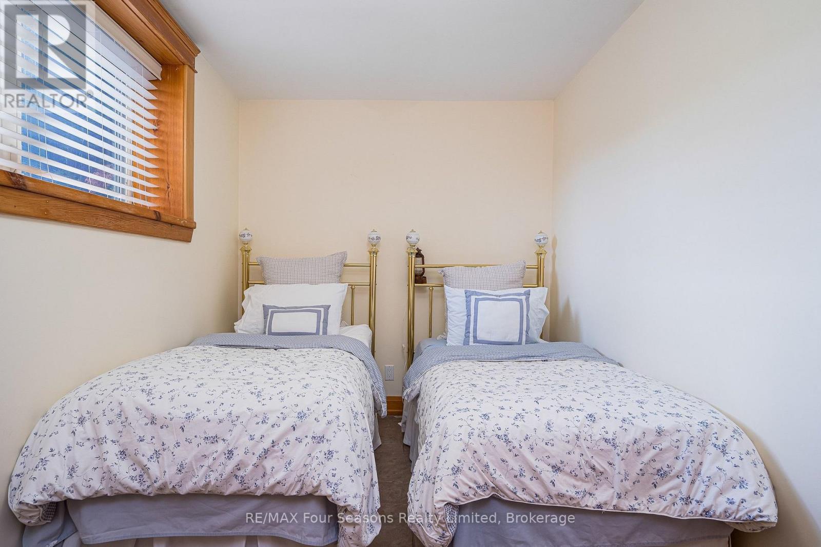 147 Lakeshore Road E Property Photo 26