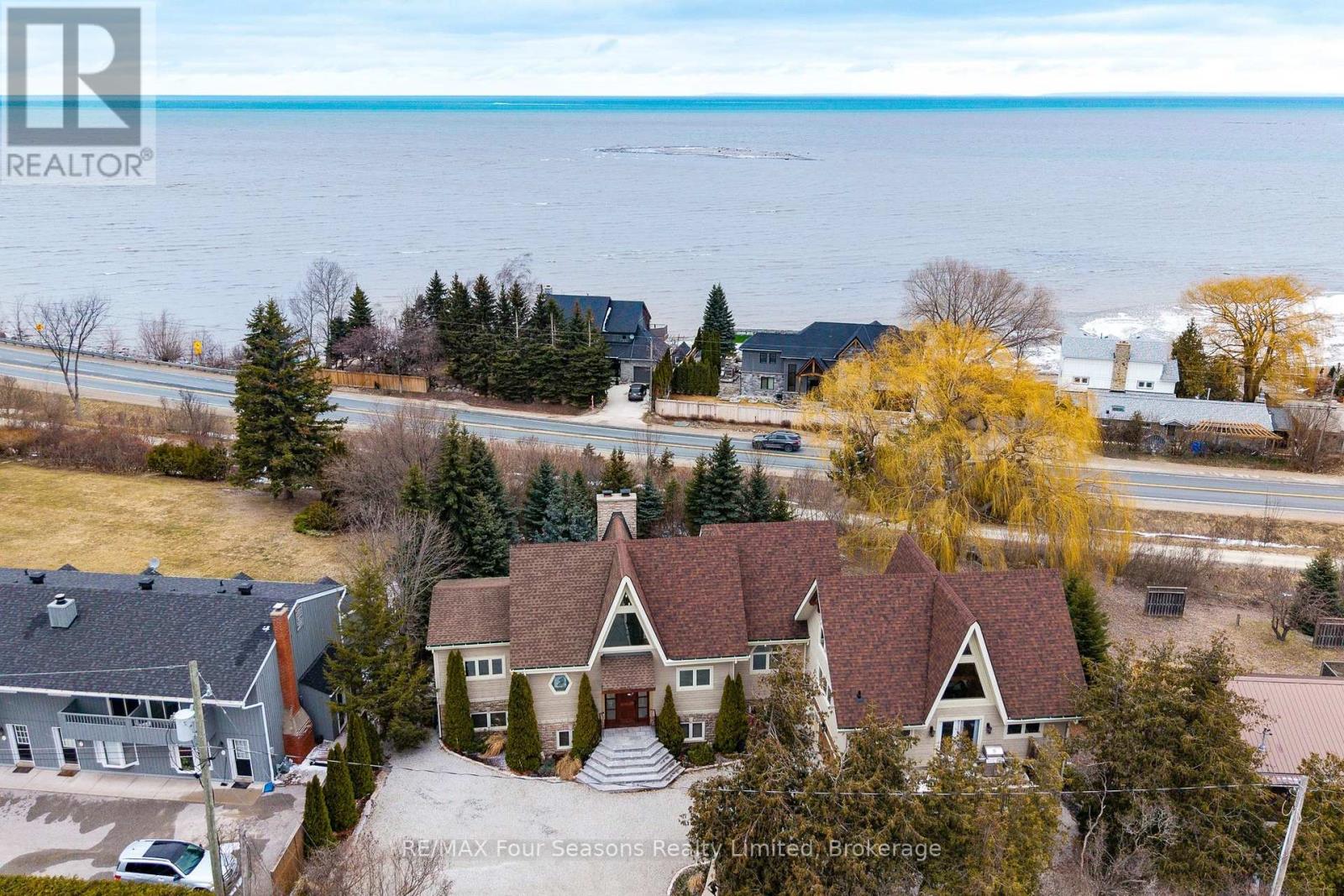 147 Lakeshore Road E Property Photo 30