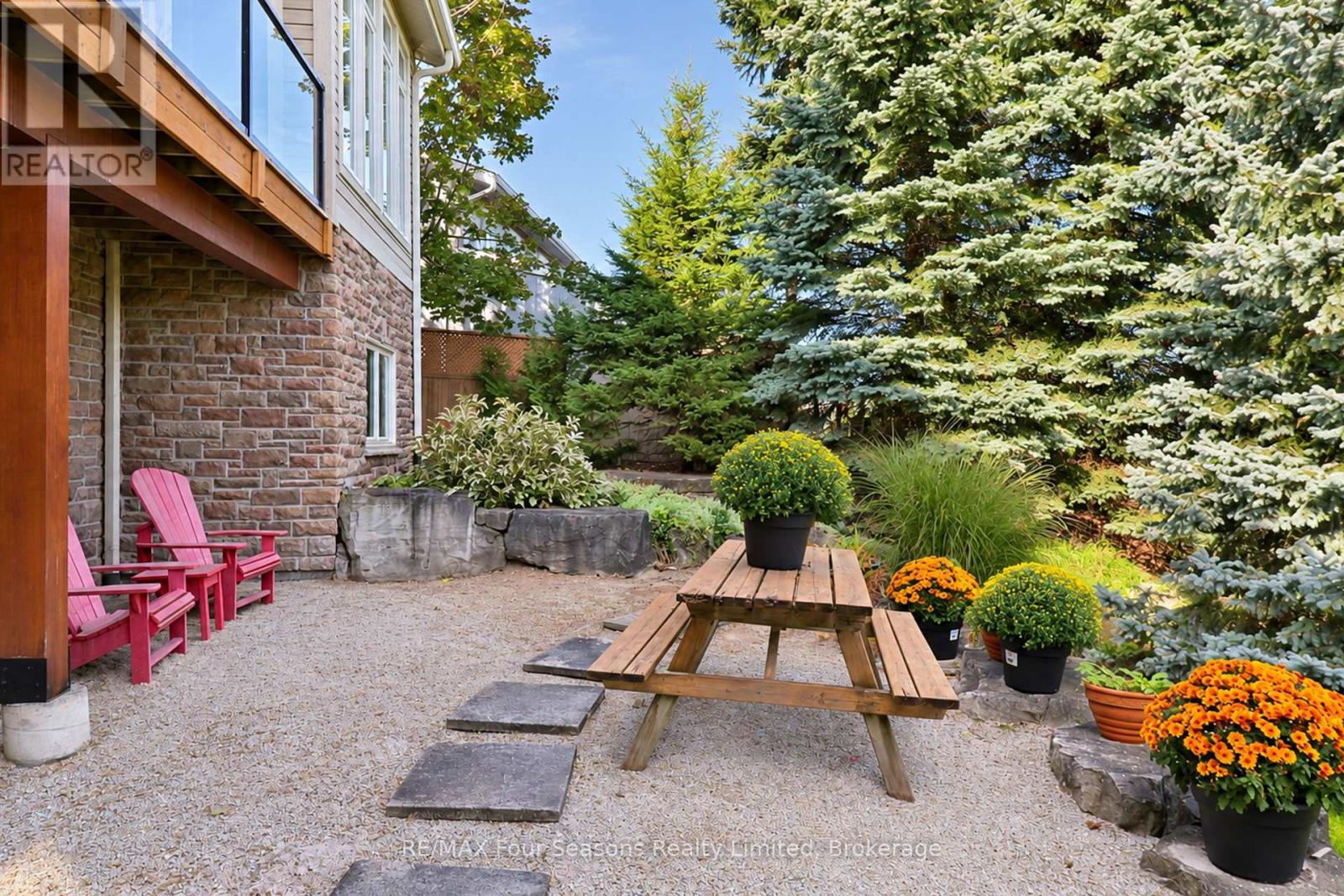 147 Lakeshore Road E Property Photo 40