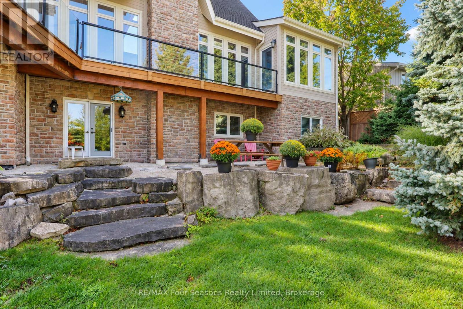 147 Lakeshore Road E Property Photo 42