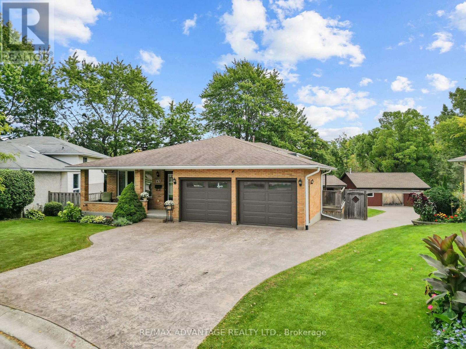 43 LYNNGATE GROVE Property Photo 1