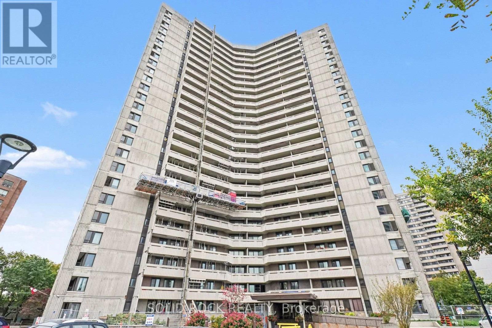 402 - 1171 Ambleside Drive Photo de la propriété 1
