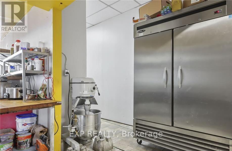 1009 Merivale Road Property Photo 14