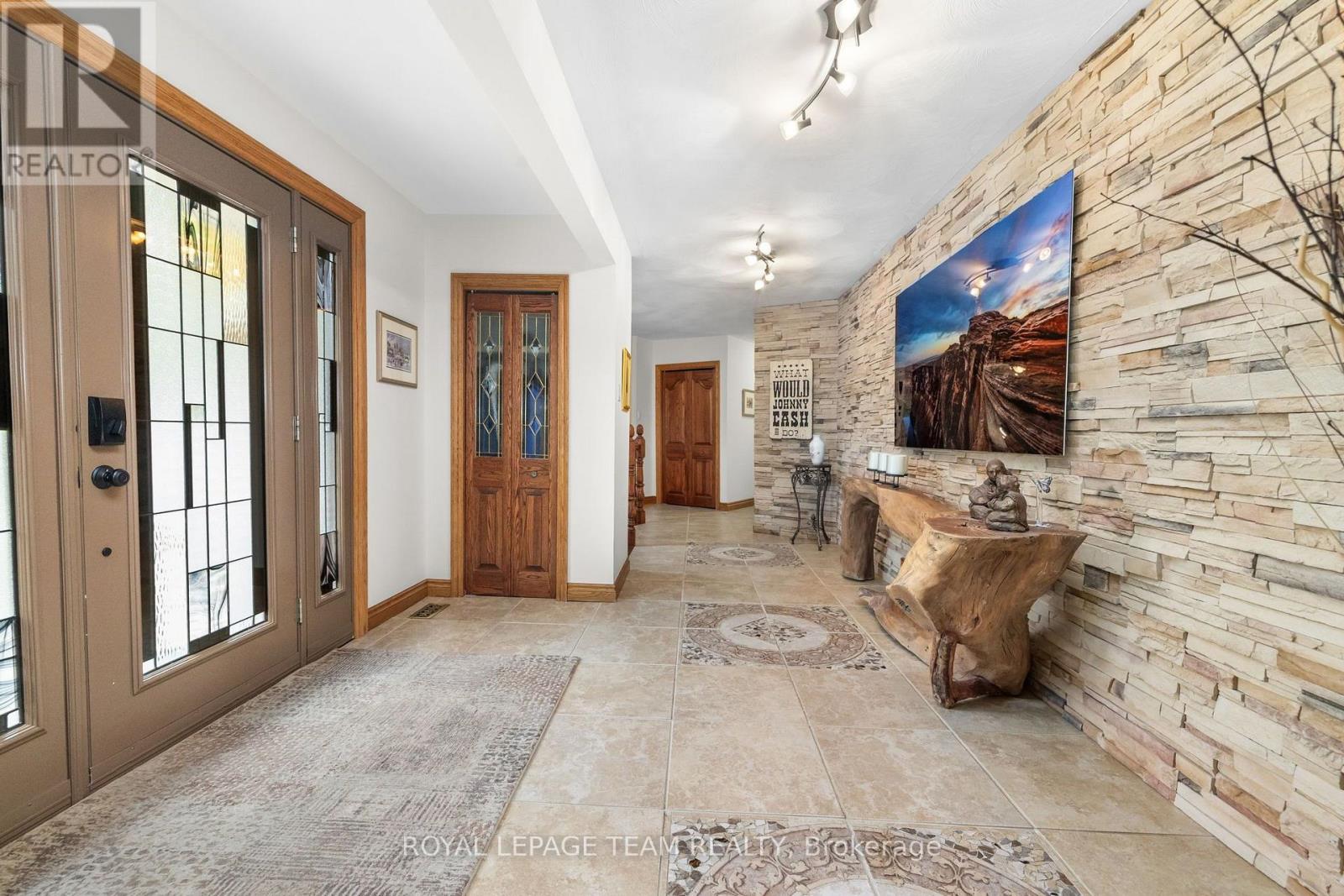 6100 Gough Road Property Photo 3