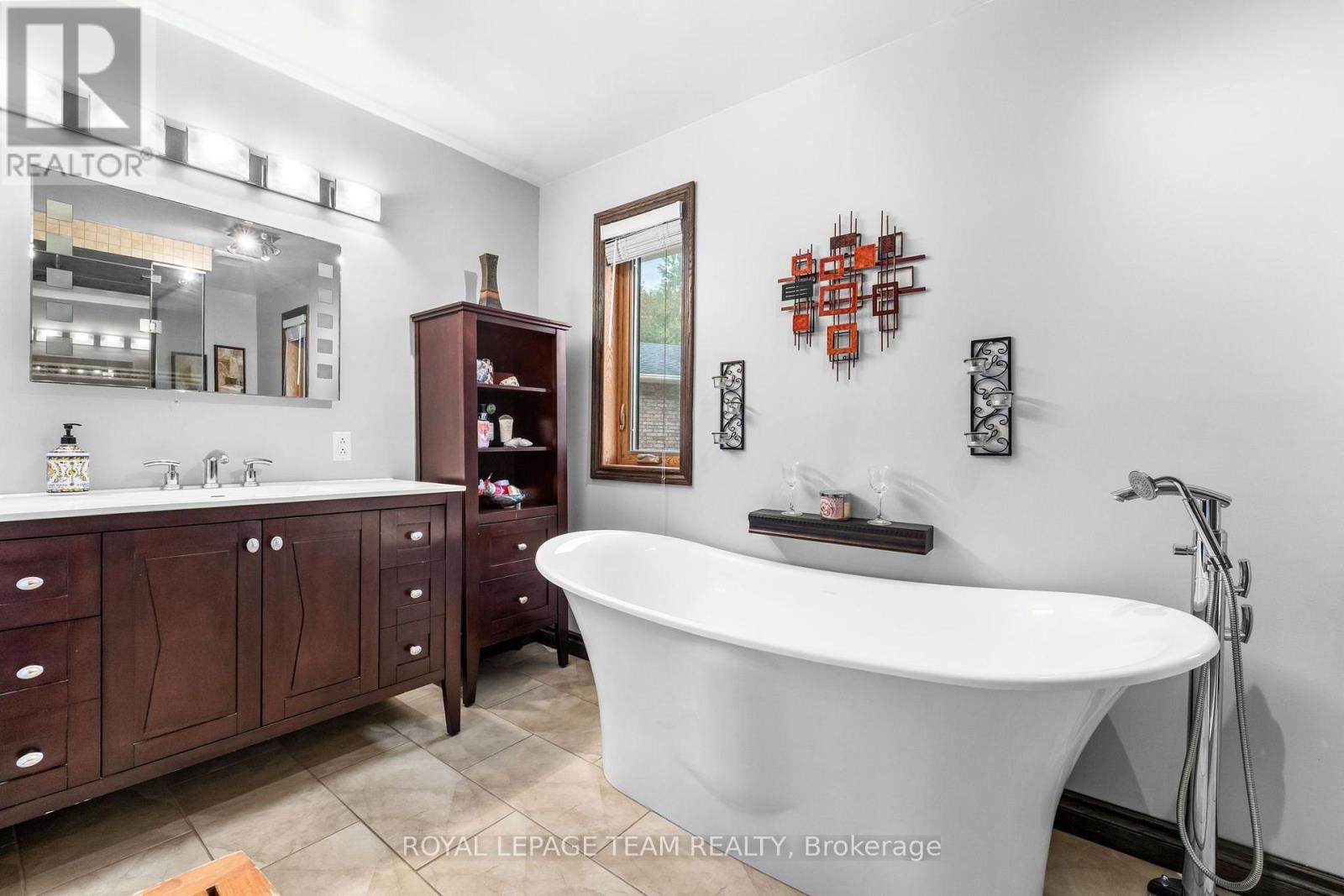 6100 Gough Road Property Photo 13