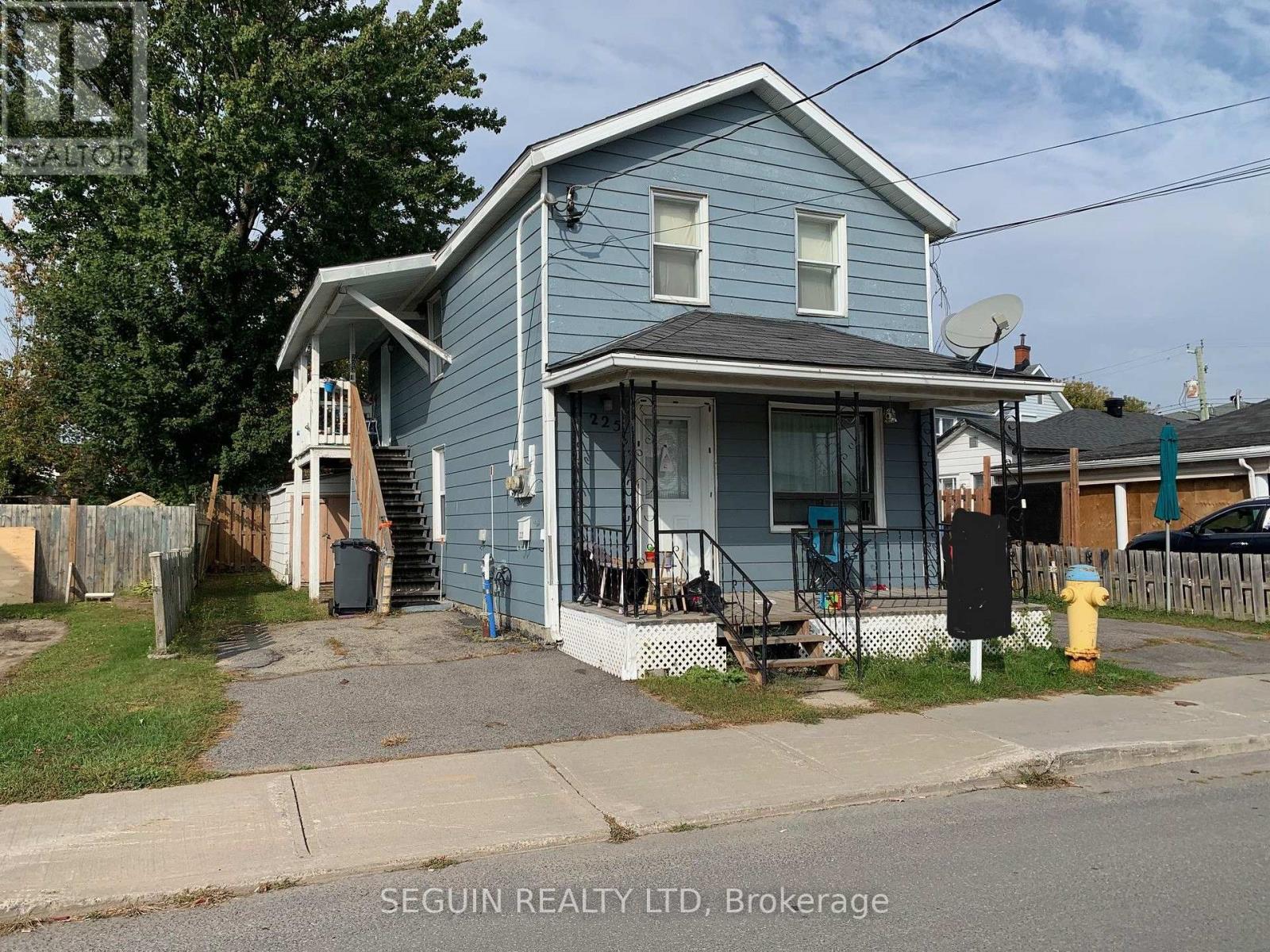 223-225 Higginson Street Property Photo 1
