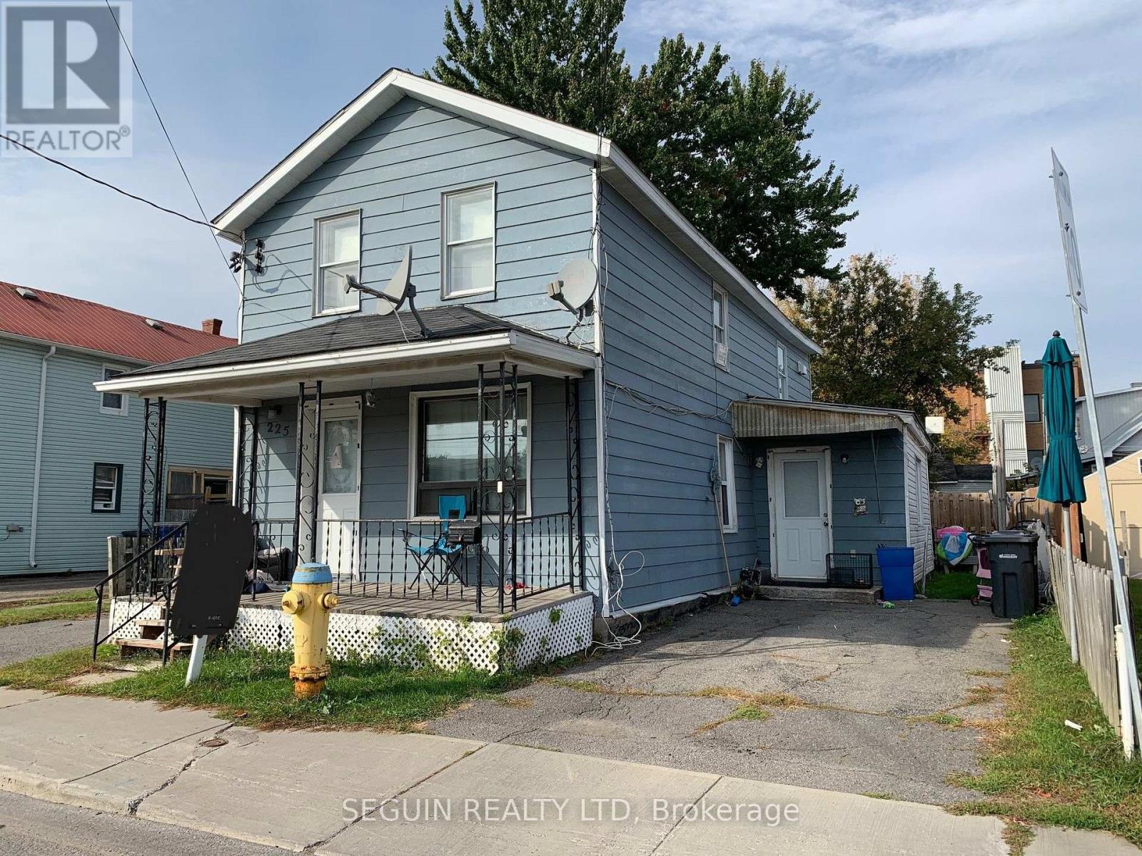 223-225 Higginson Street Property Photo 3