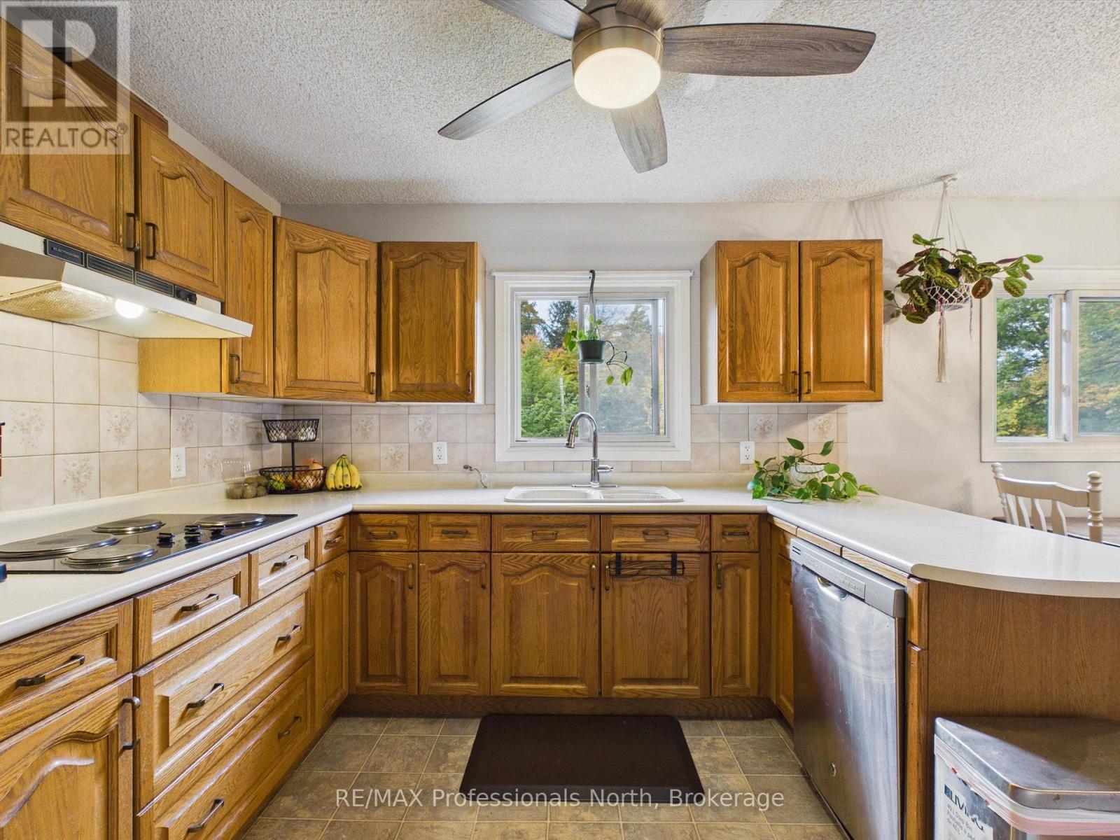 4226 Aspdin Road Property Photo 12