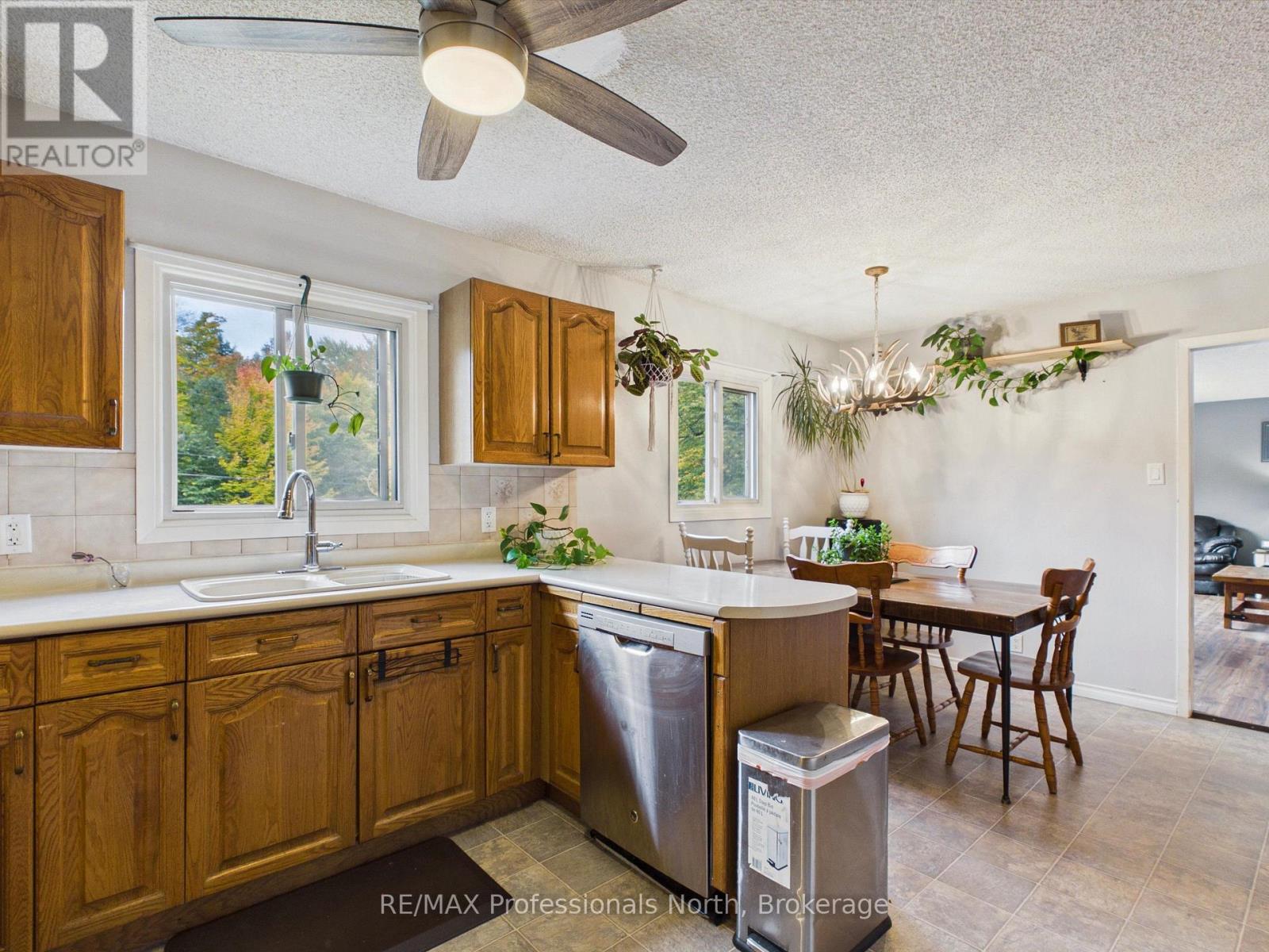 4226 Aspdin Road Property Photo 13