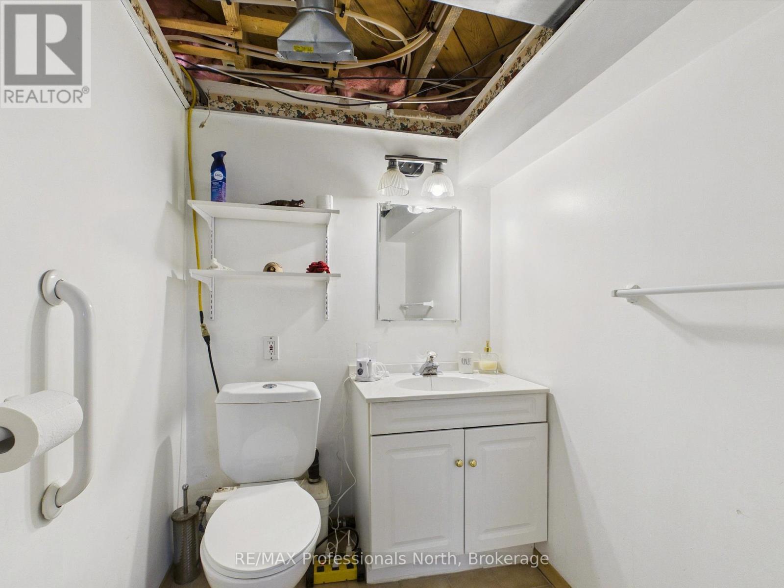4226 Aspdin Road Property Photo 24