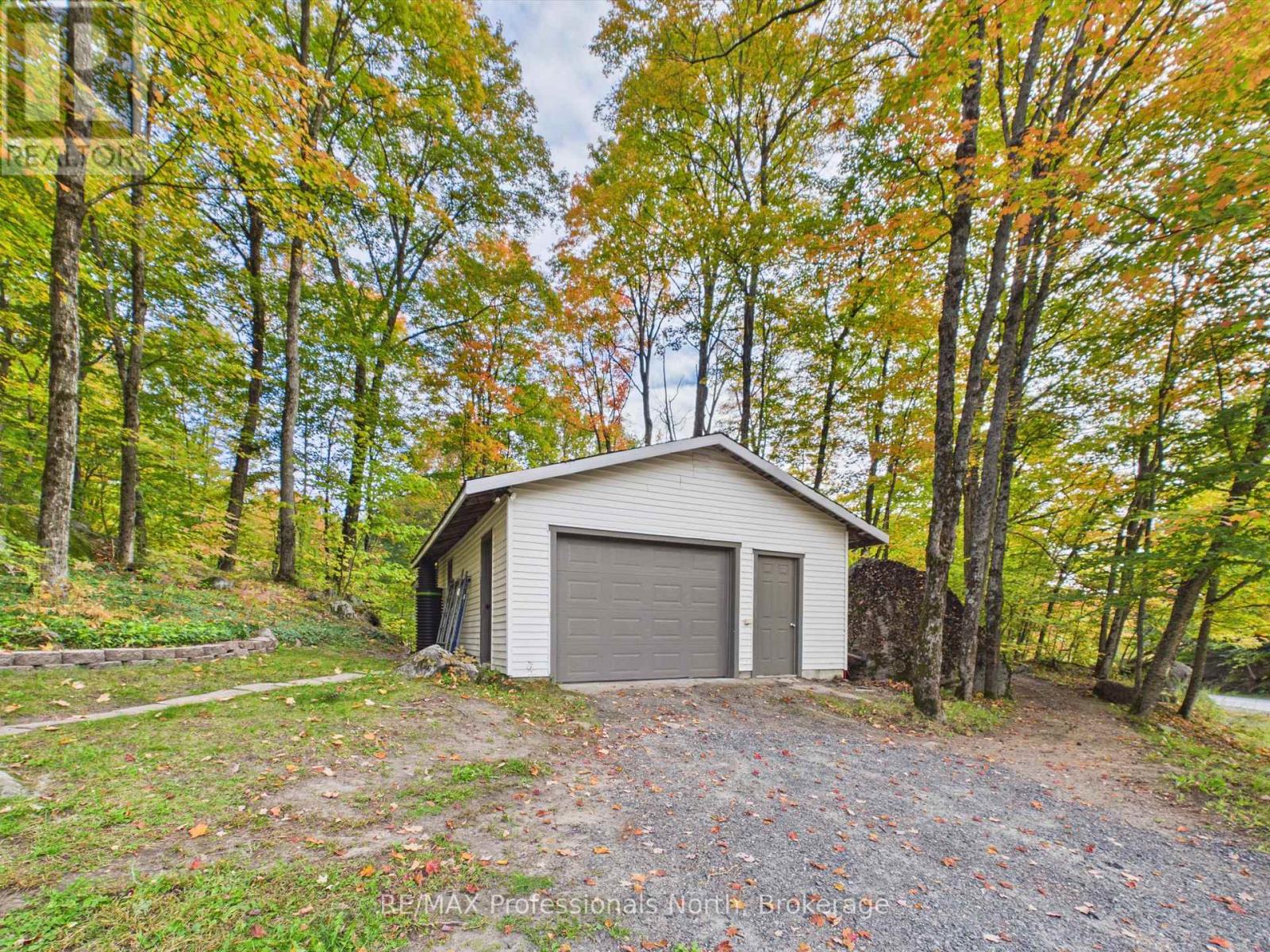 4226 Aspdin Road Property Photo 33