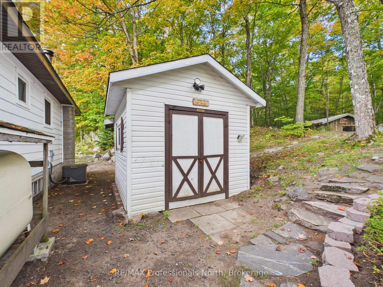 4226 Aspdin Road Property Photo 35
