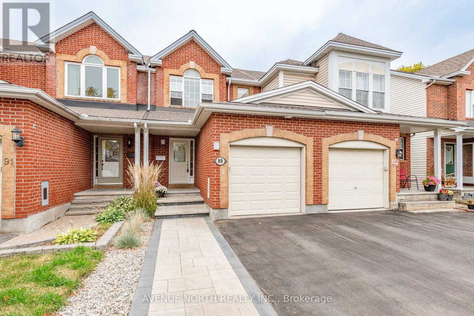 89 Silverlace Private Property Photo 1