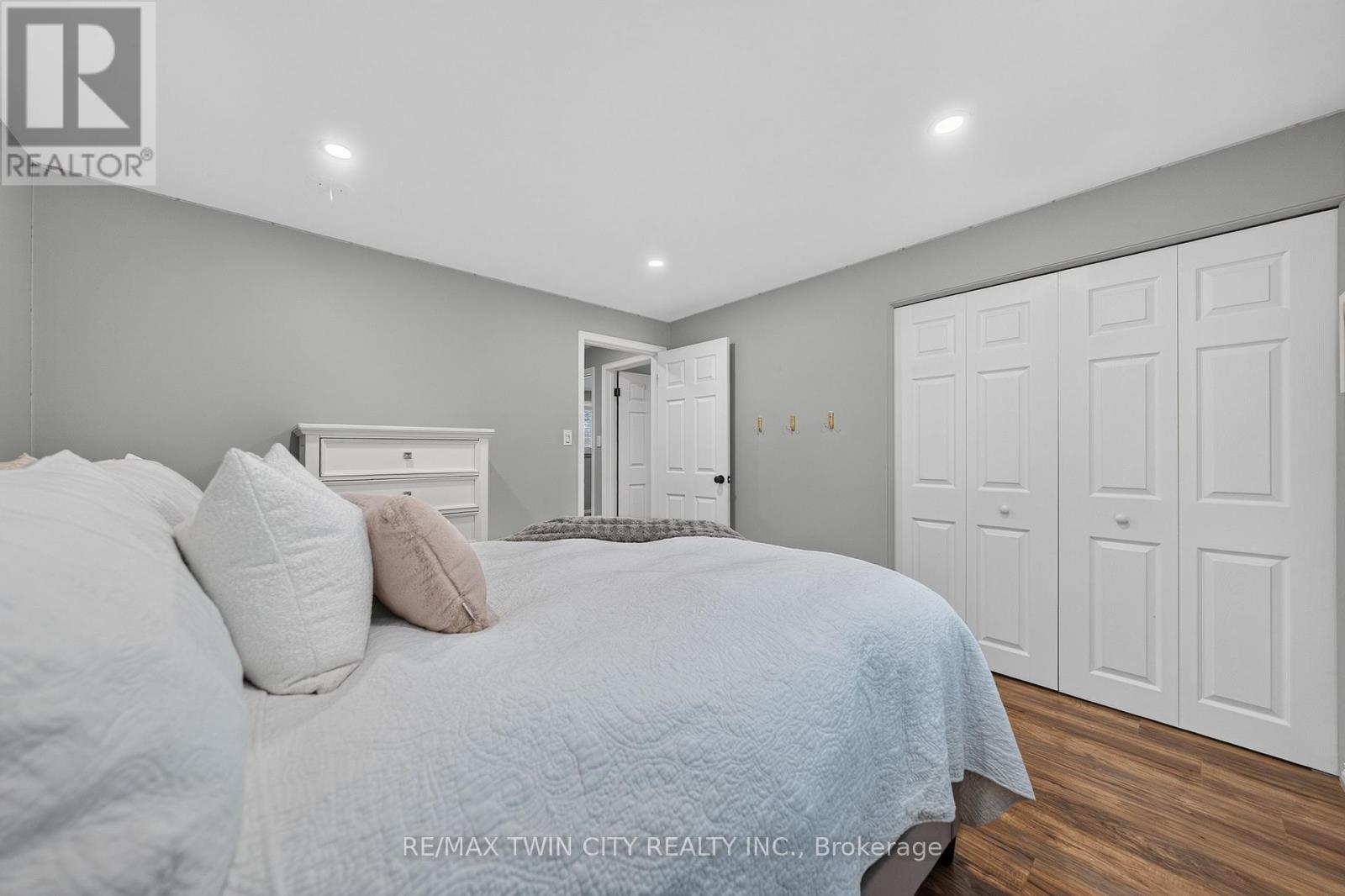 13 Southwick Place Property Photo 31