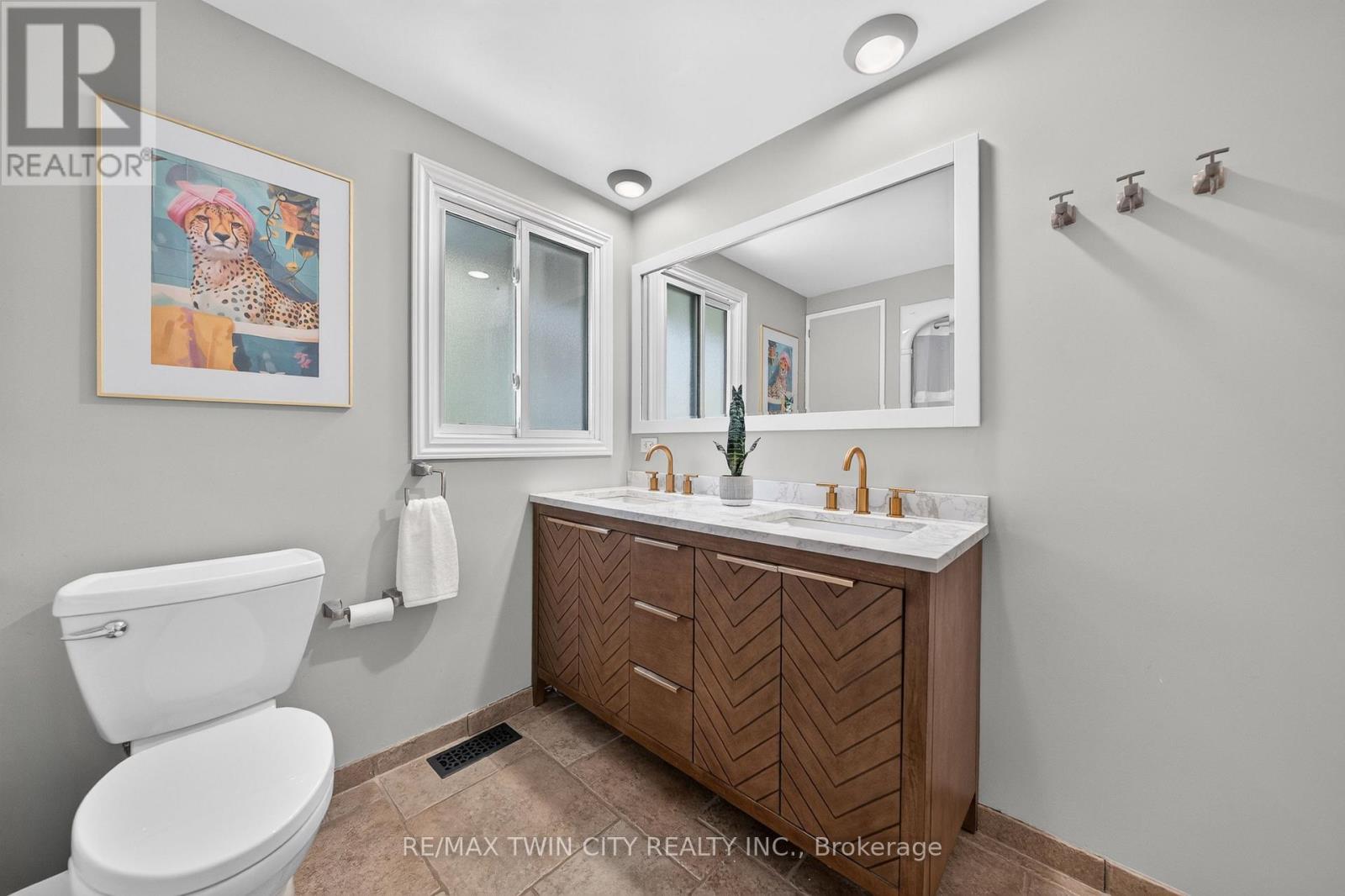 13 Southwick Place Property Photo 33