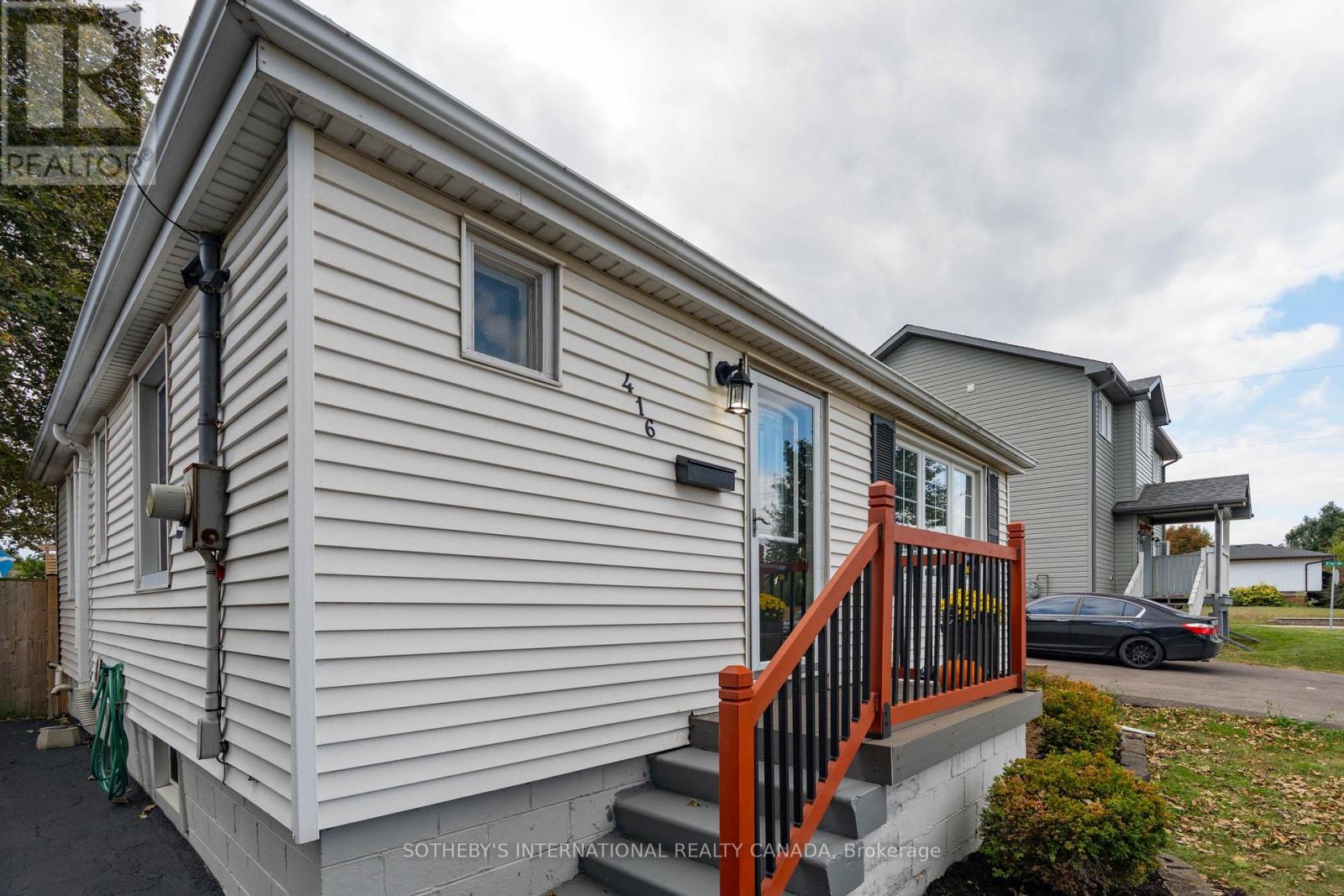 416 Fennell Avenue E Property Photo 2