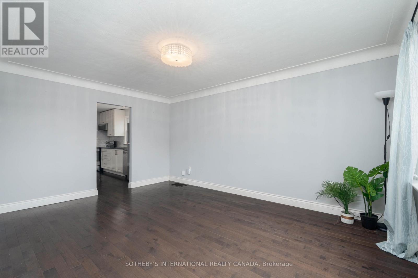 416 Fennell Avenue E Property Photo 4