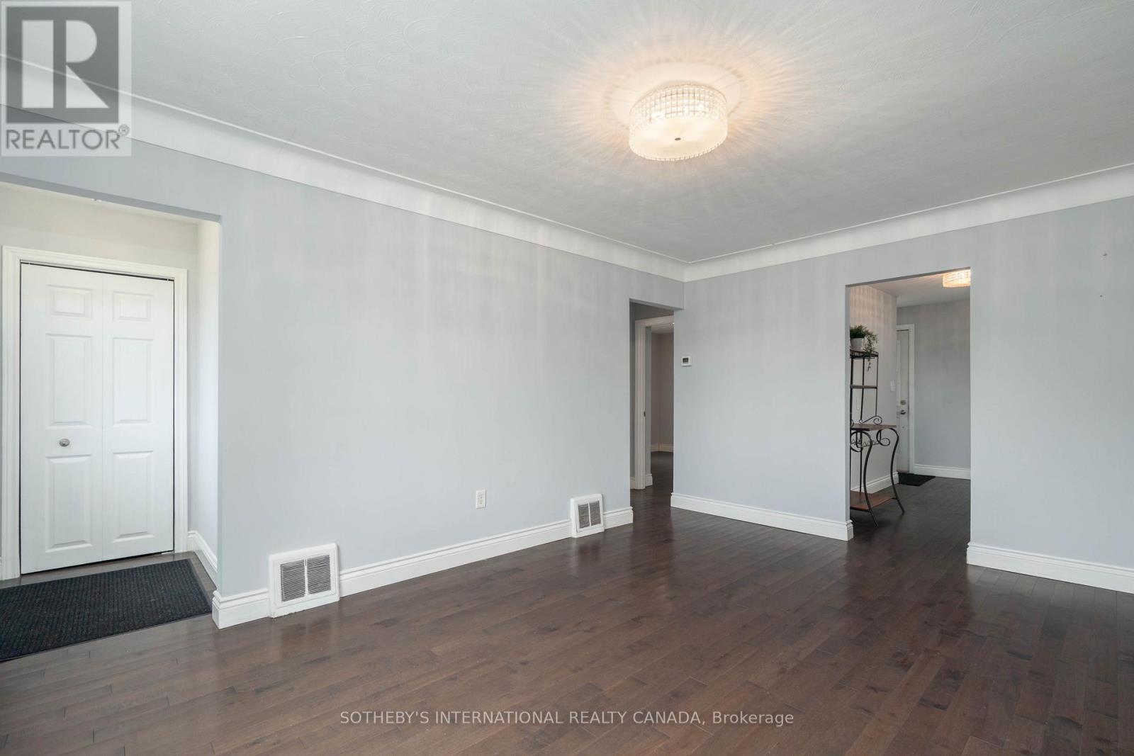 416 Fennell Avenue E Property Photo 5