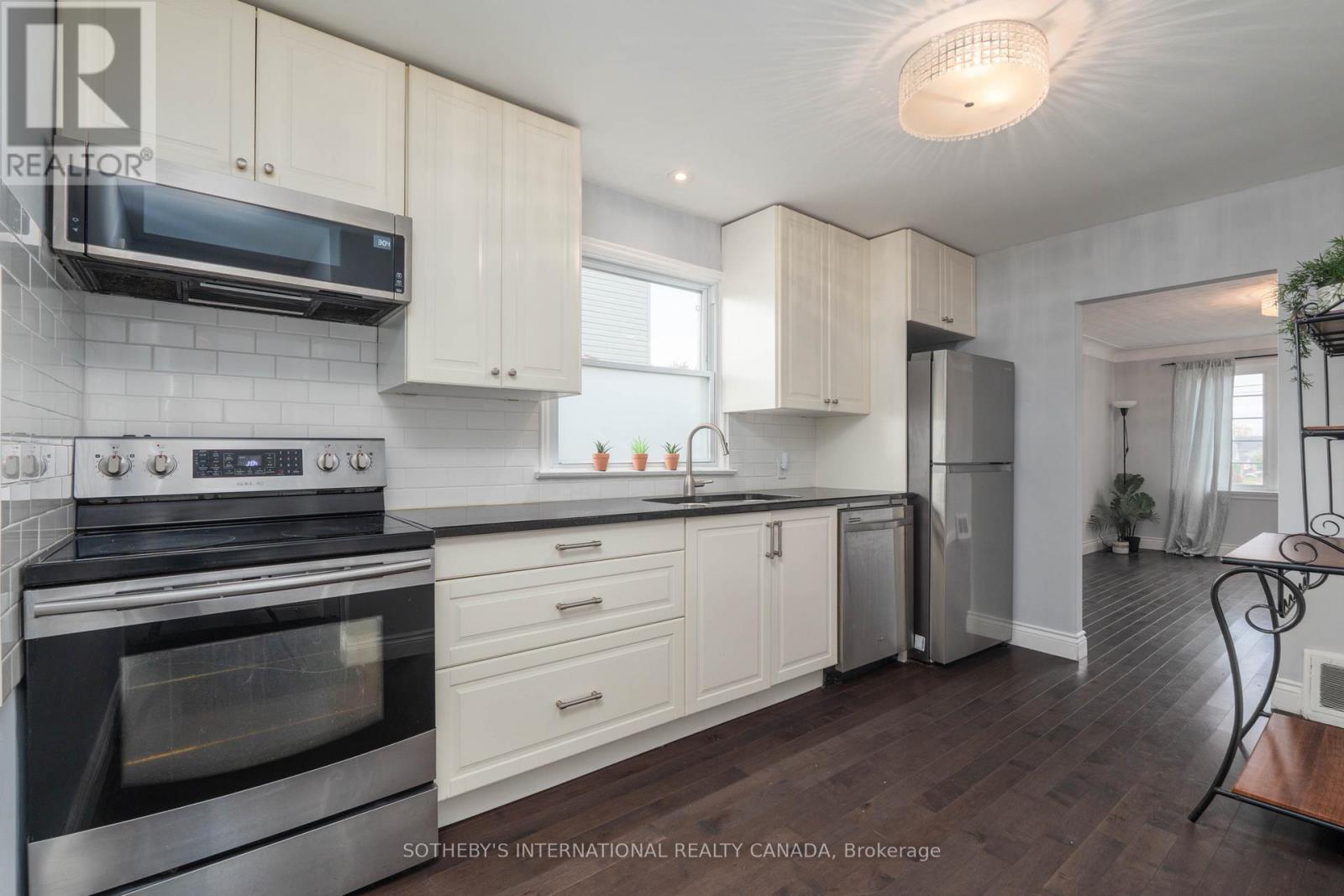 416 Fennell Avenue E Property Photo 9