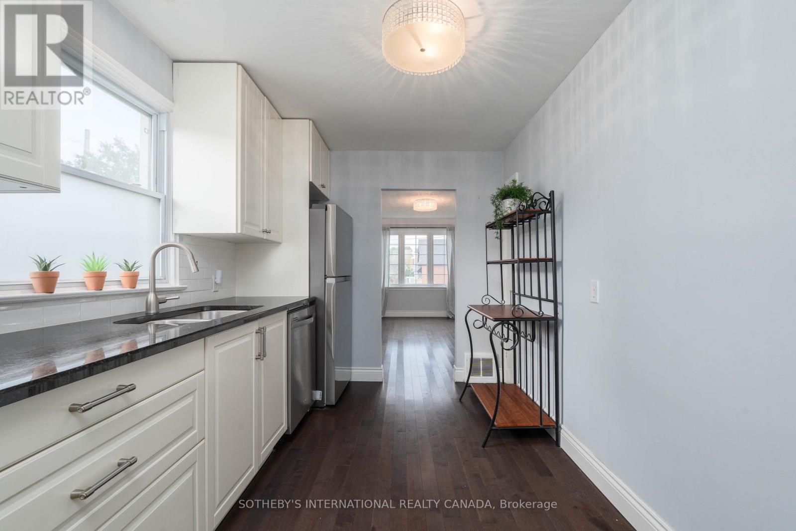 416 Fennell Avenue E Property Photo 10