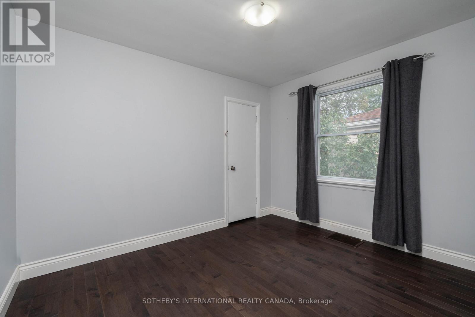 416 Fennell Avenue E Property Photo 12