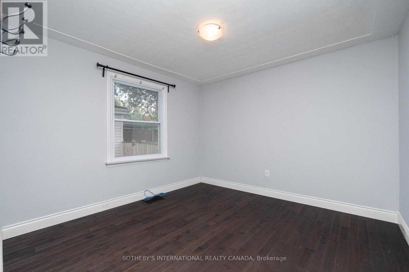416 Fennell Avenue E Property Photo 15