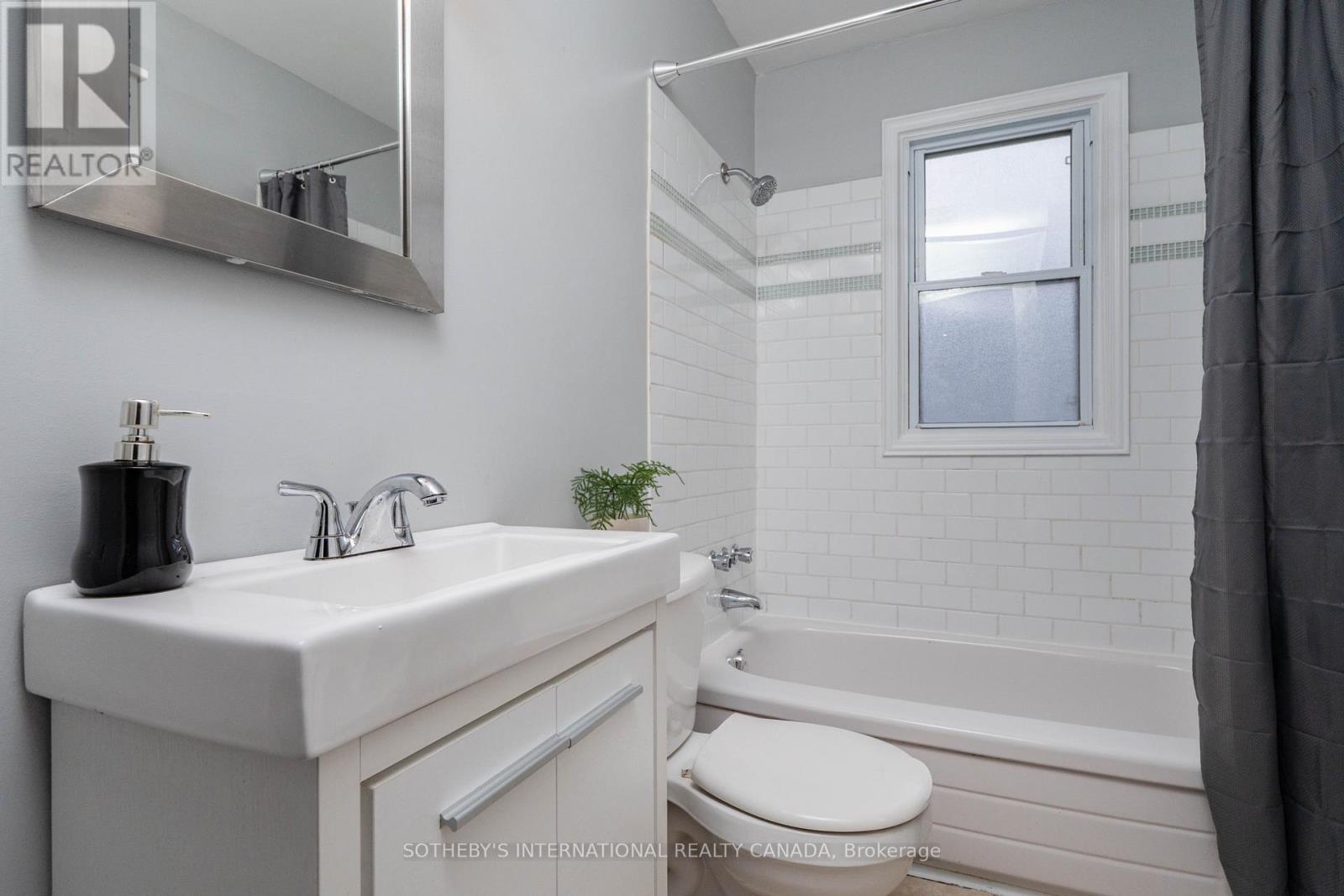416 Fennell Avenue E Property Photo 17