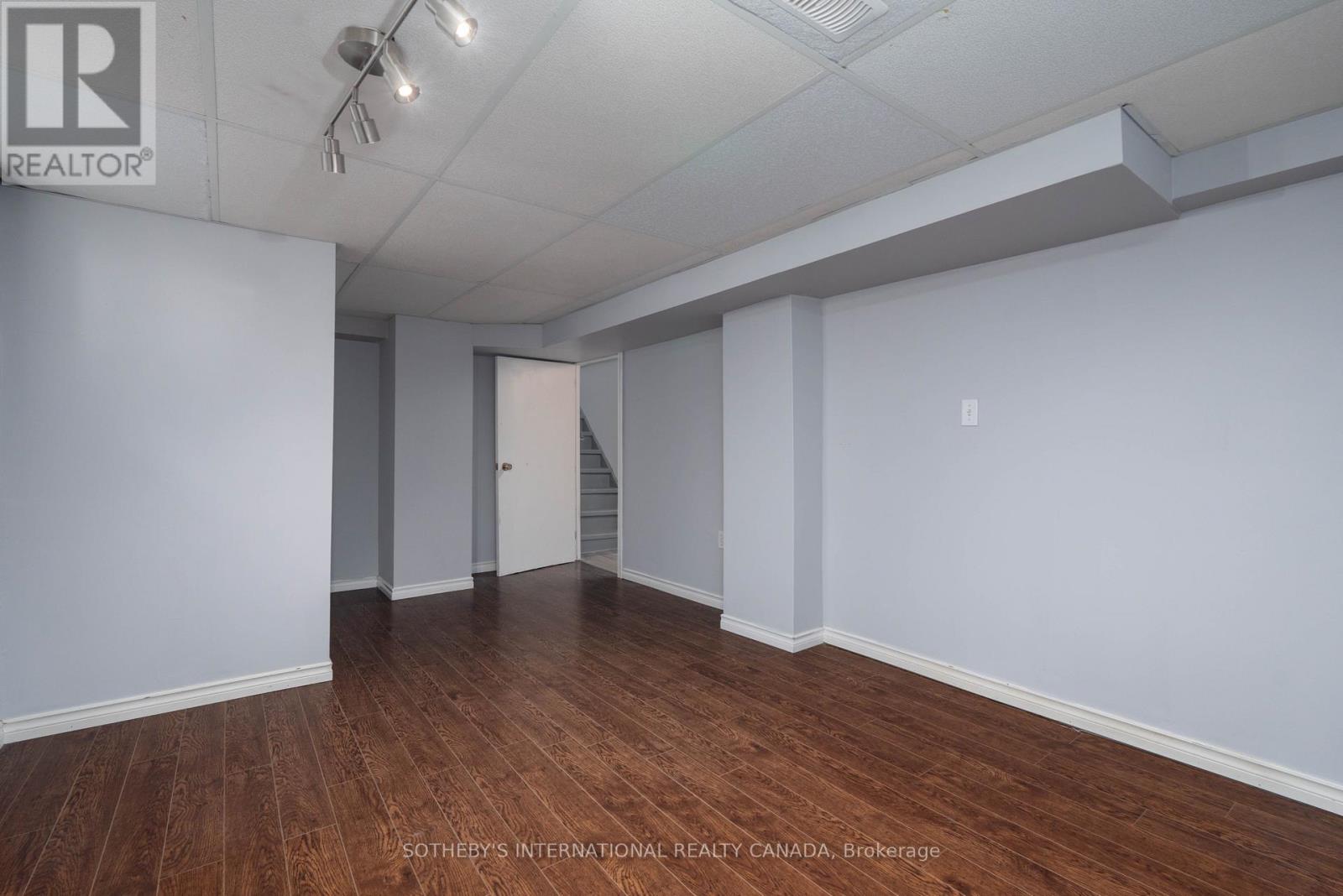 416 Fennell Avenue E Property Photo 23