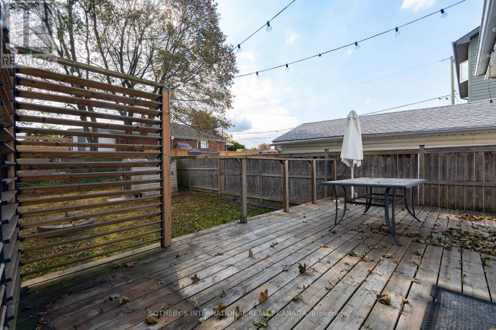 416 Fennell Avenue E Property Photo 25