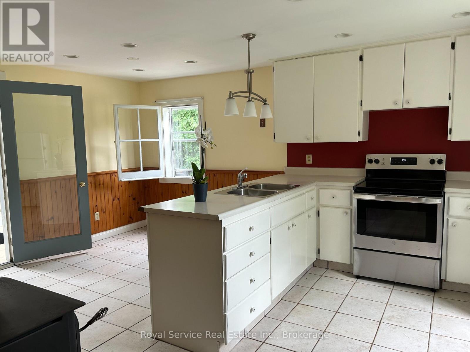 1144 Brand Road Property Photo 11