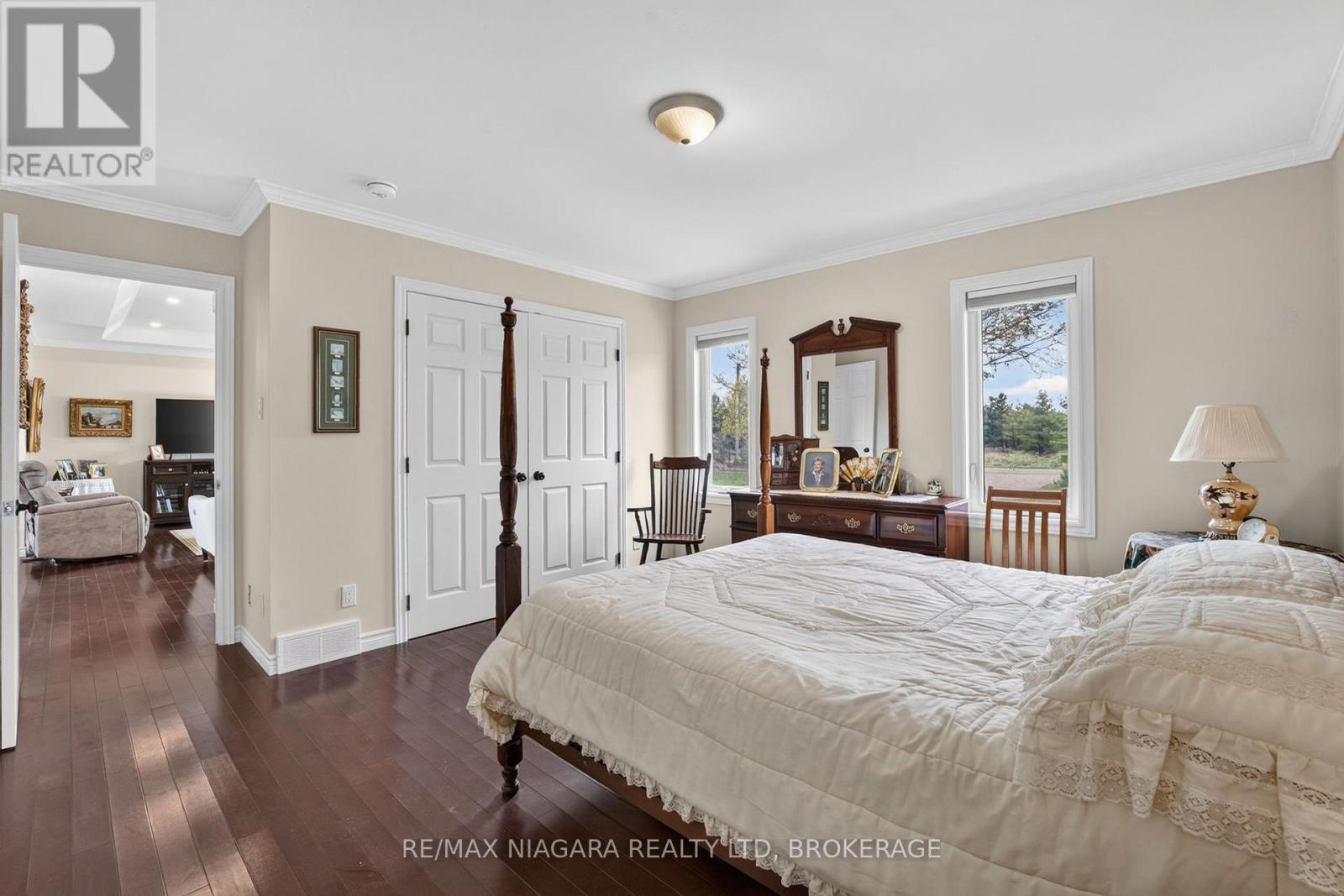 4891 Vaughan Road E Property Photo 11
