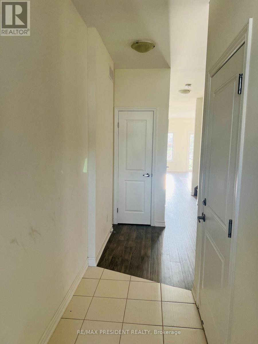 304 Louise Street Property Photo 3