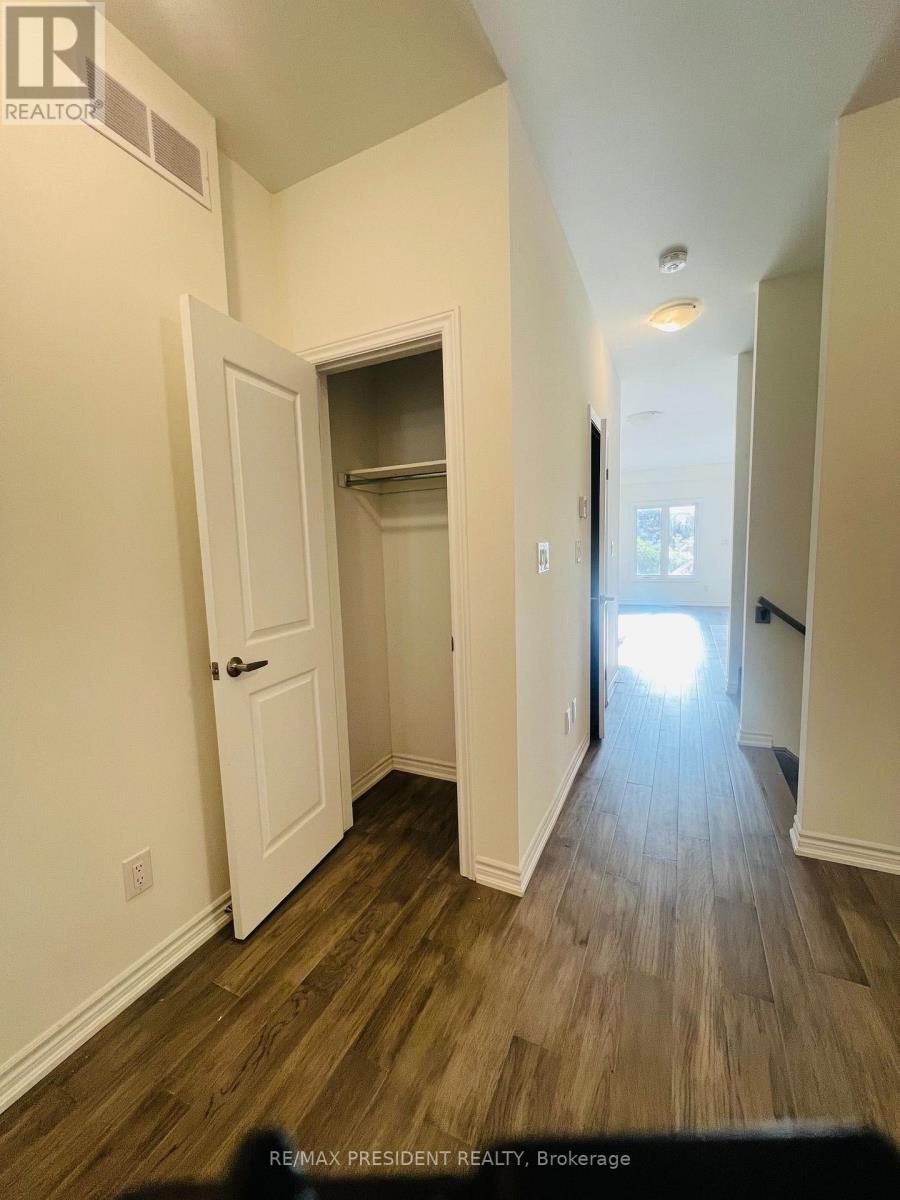 304 Louise Street Property Photo 5