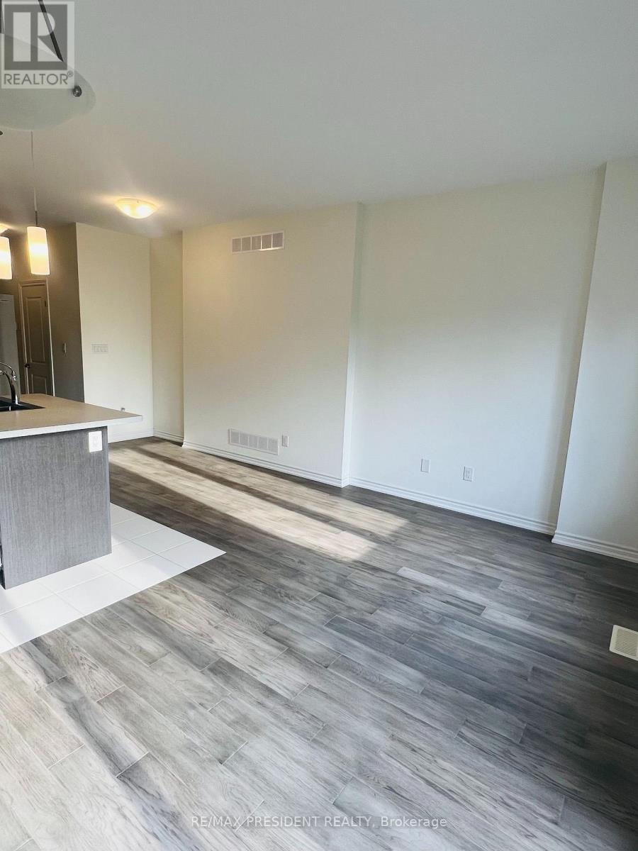 304 Louise Street Property Photo 13