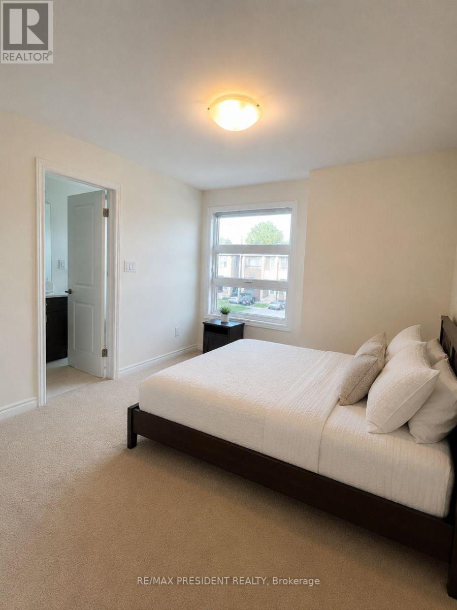 304 Louise Street Property Photo 26