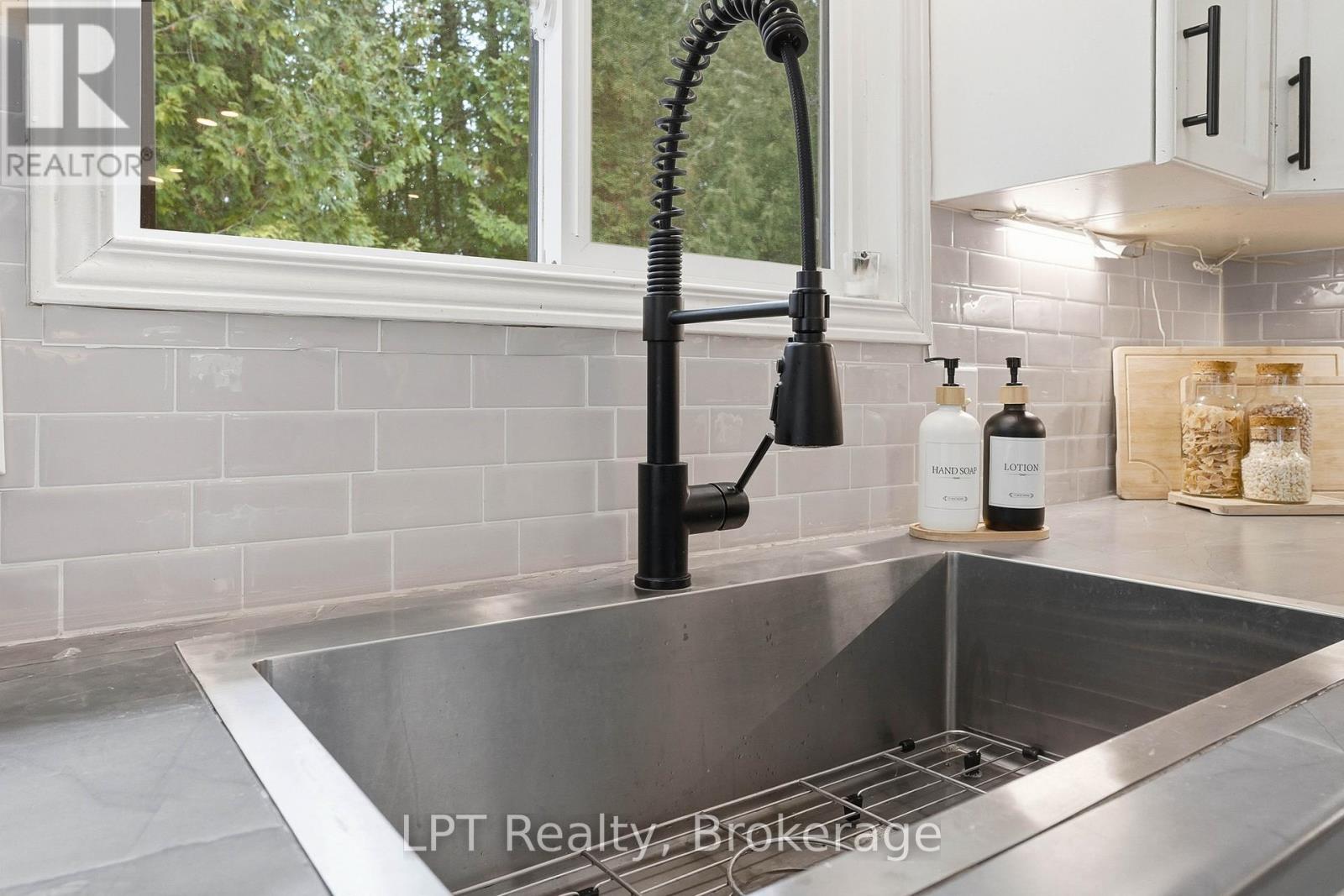 21 Tyson Lane Property Photo 18