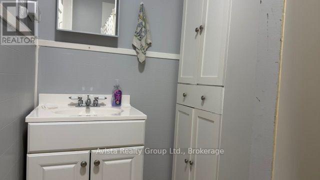 1202 Gore Street W Property Photo 10
