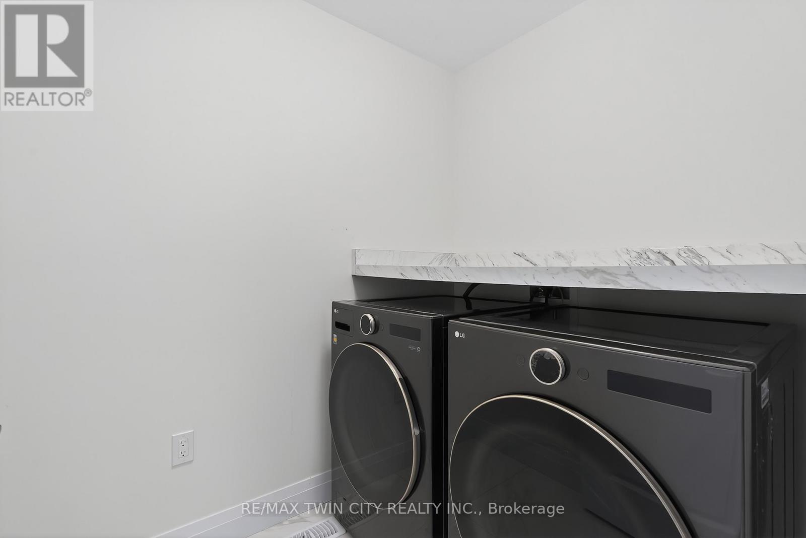 209 Jeffrey Place Property Photo 29