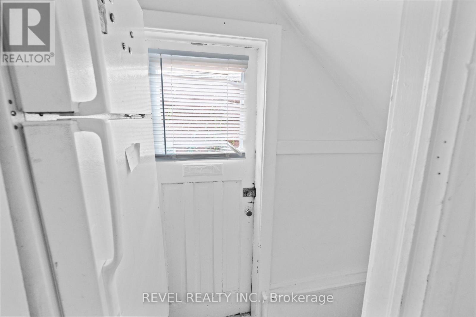 33 Cline Avenue N Property Photo 15