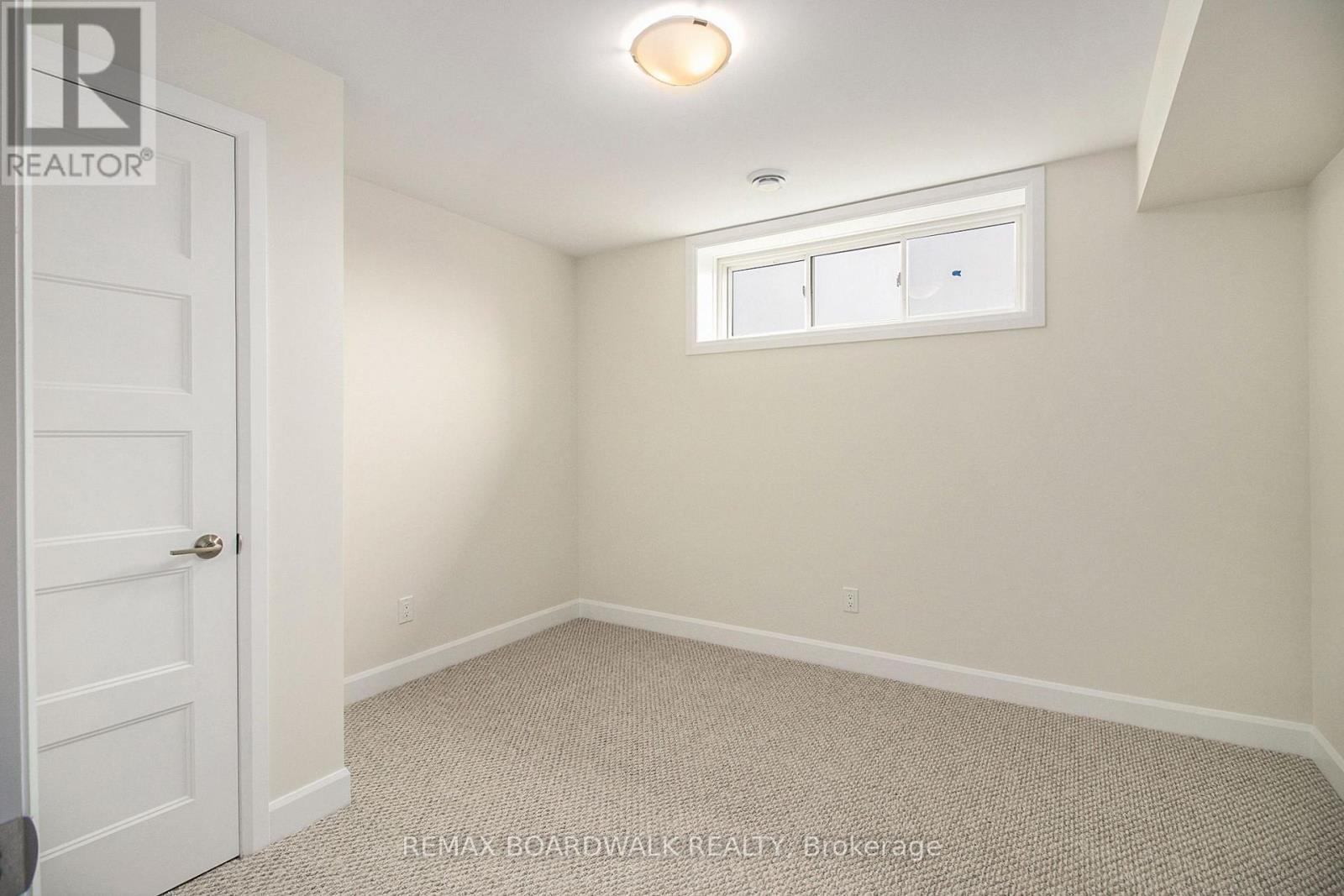 1194 Montblanc Crescent Property Photo 14