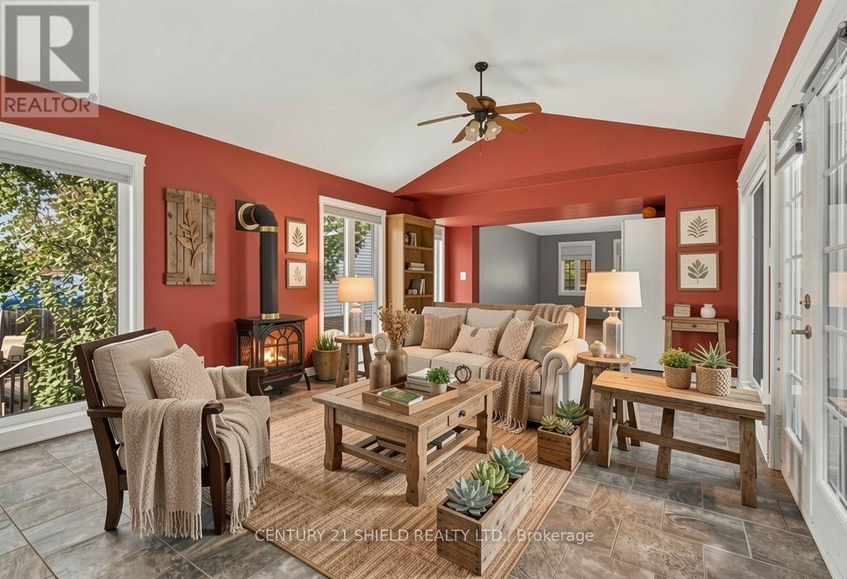 868 Laflin Street Property Photo 3