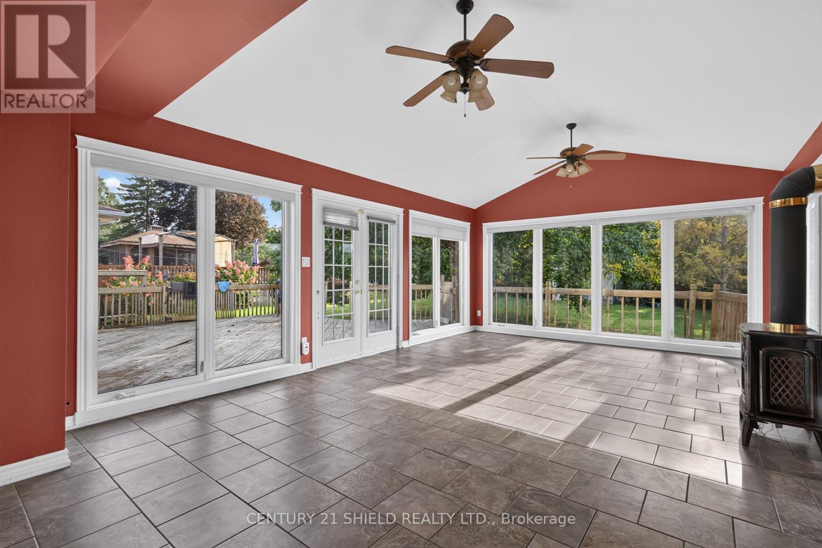 868 Laflin Street Property Photo 7